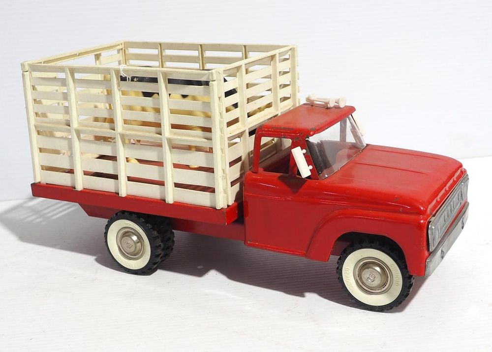 Lot 61: Structo cattle hauler truck