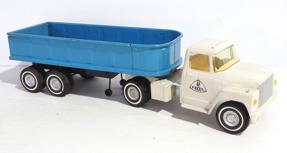 Lot 76: Ertl International Hydraulic Dump Semi