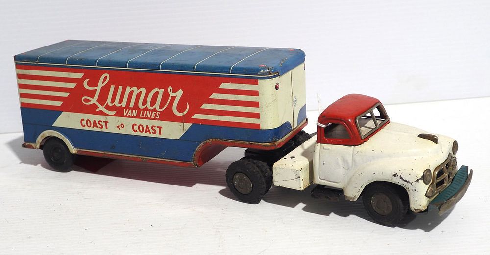 Lot 103: Lumar Van Lines Coast to Coast truck