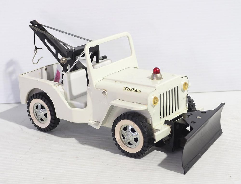 Lot 118: Tonka Jeep Wrecker with Blade