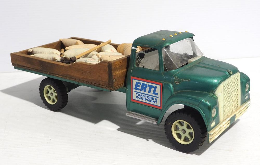 Lot 126: Ertl Tractors & Equipment truck
