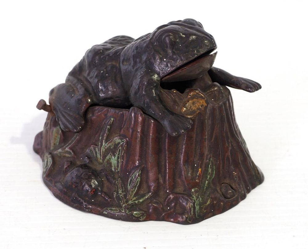 Lot 146: Cast iron frog on a stump mechanical bank