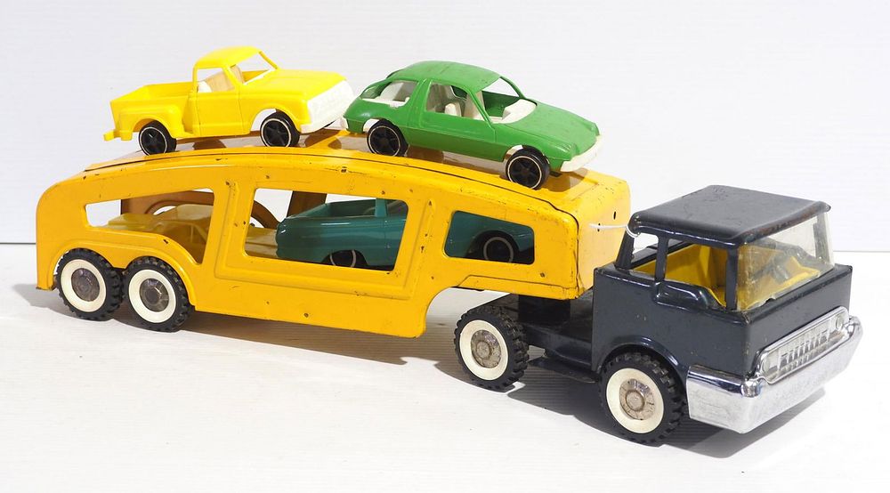 Lot 174: Structo Auto Carrier truck