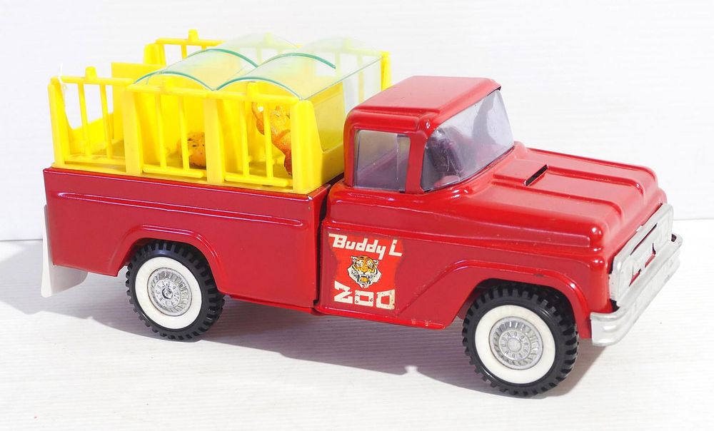 Lot 190: Buddy L Traveling Zoo Truck with 3 animals