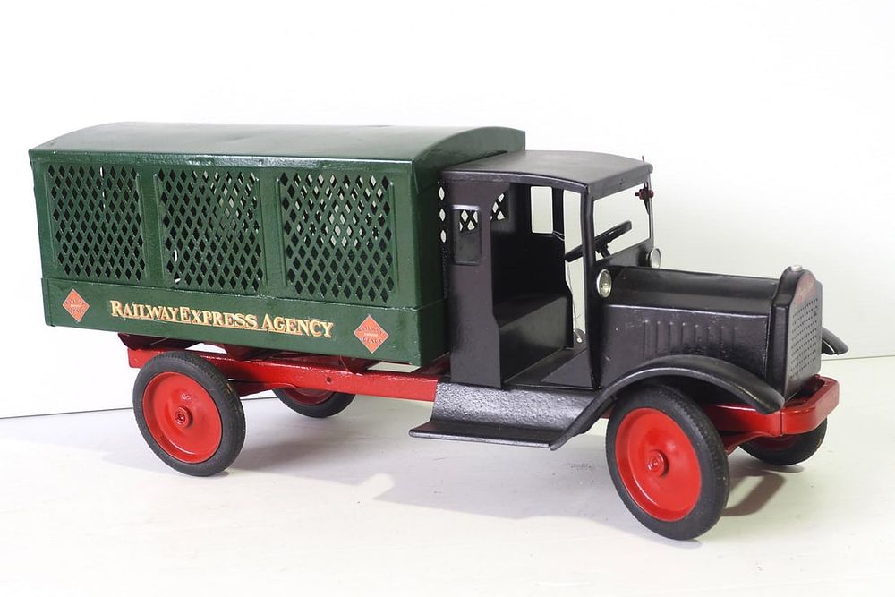 Lot 229: Keystone Packard Railway Express Agency truck