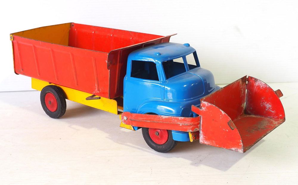 Lot 275: Wyandotte Scoop-N-Dump truck