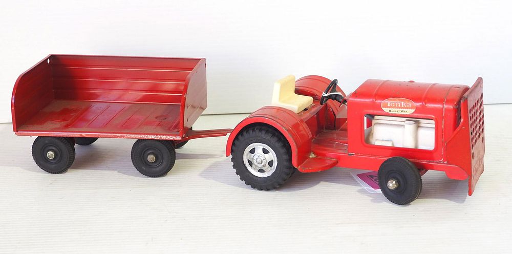 Lot 289: Tonka airport luggage hauler with trailer