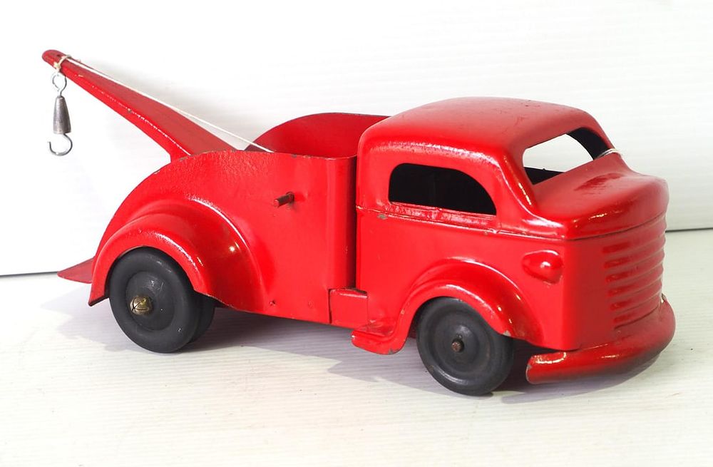 Lot 317: Lincoln wrecker truck