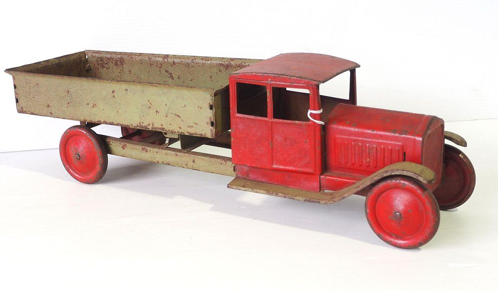 Lot 347: Early pressed steel dump truck