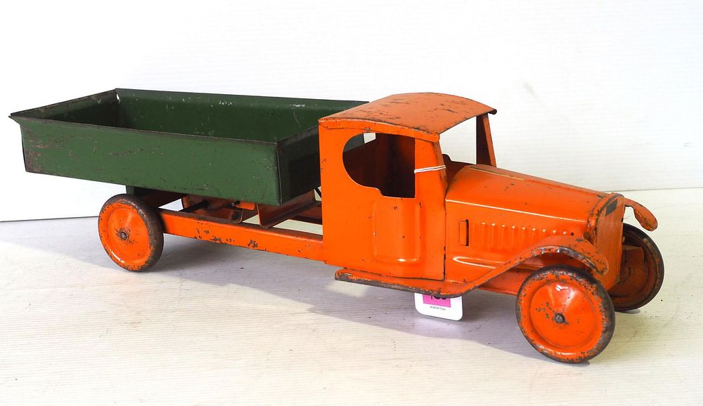 Lot 348: Early pressed steel dump truck