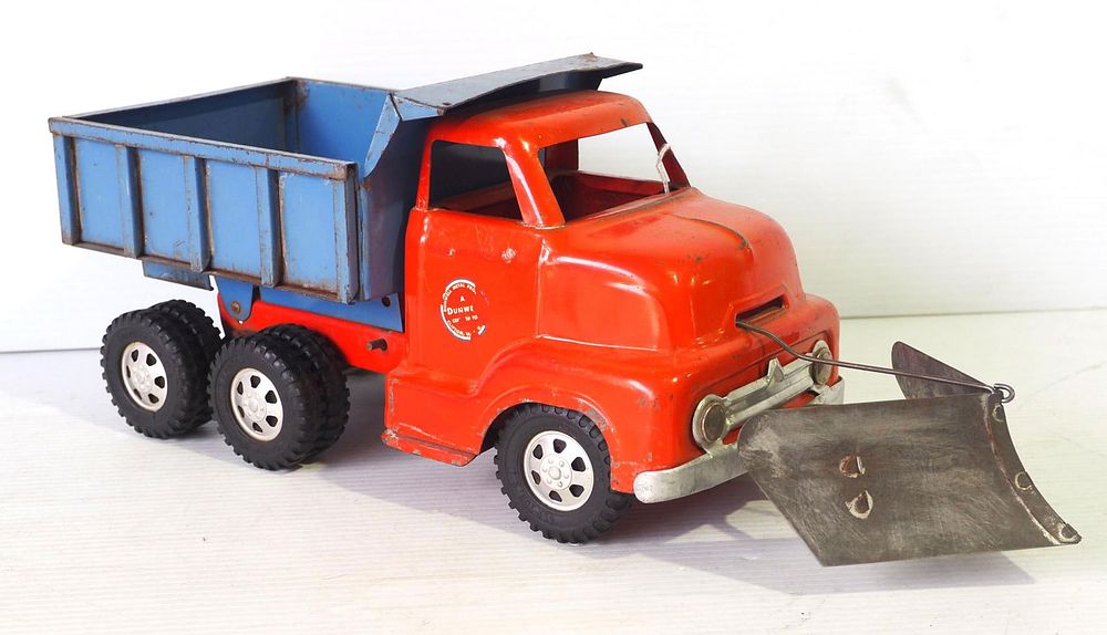Lot 351: Dunwell dump truck with added V blade