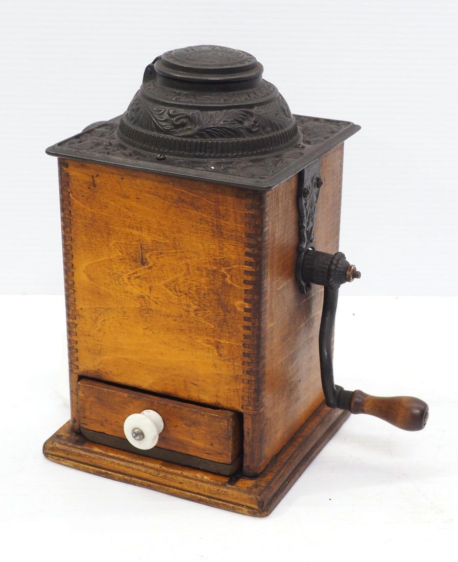 Lot 1033: Chas. Parker No.260 coffee grinder