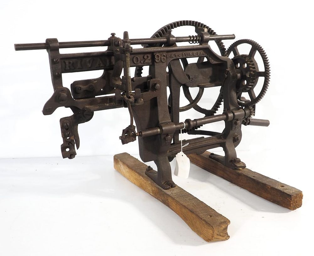 Lot 1034: Iron hand-crank Rival No.2 commercial apple peeler