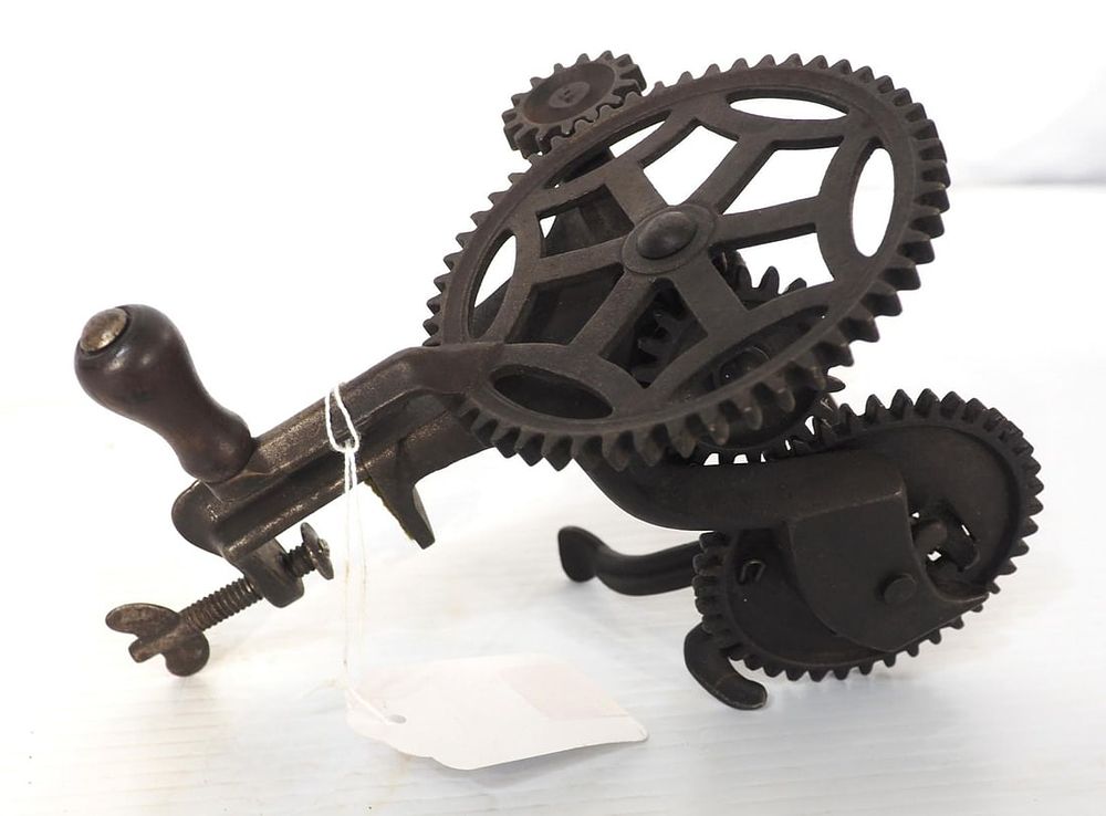 Lot 1035: Iron hand-crank F.W. Hudson apple peeler