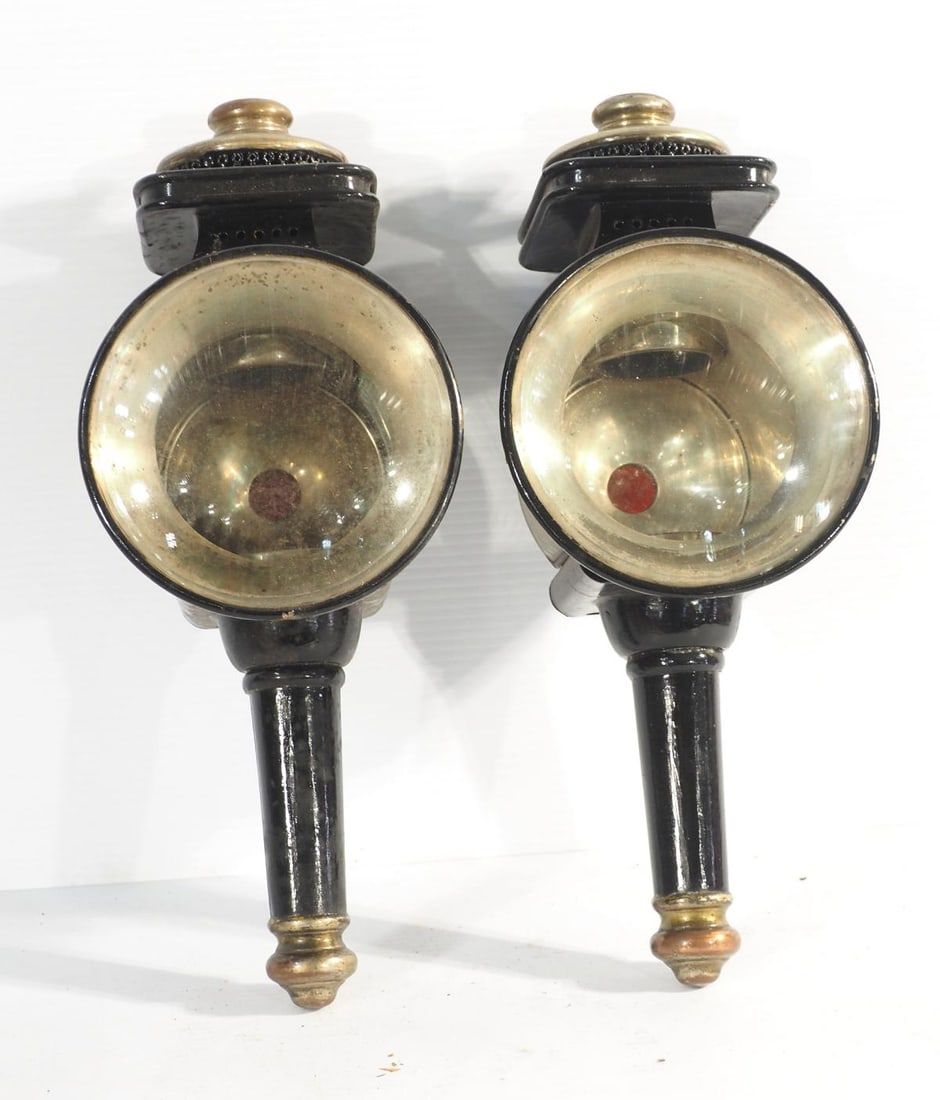 Lot 1133: Pair of oblong carriage lamps