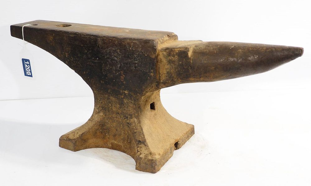 Lot 1208: M&H Armitage Mousehole anvil