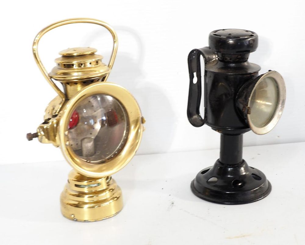 Lot 1403: (2) Carriage lamps