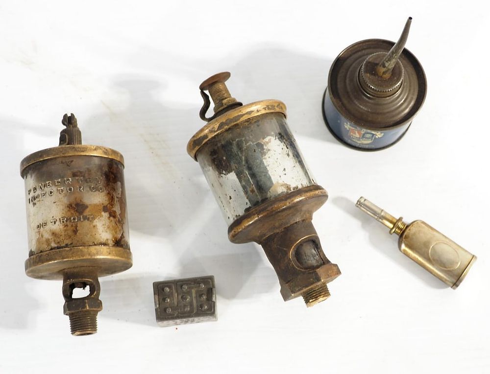 Lot 346: (2) Brass oilers / tin Maytag oiler can