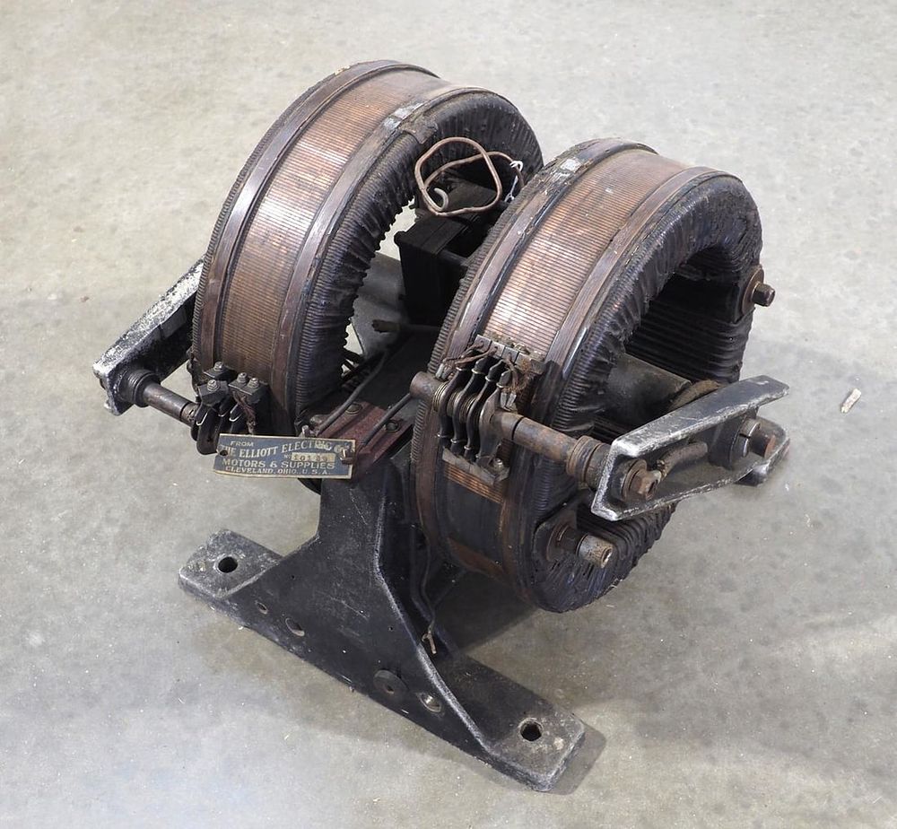 Lot 398: Very early Elliot electric motor