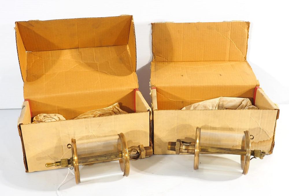 Lot 414: Pair of brass Lunkenheimer oilers