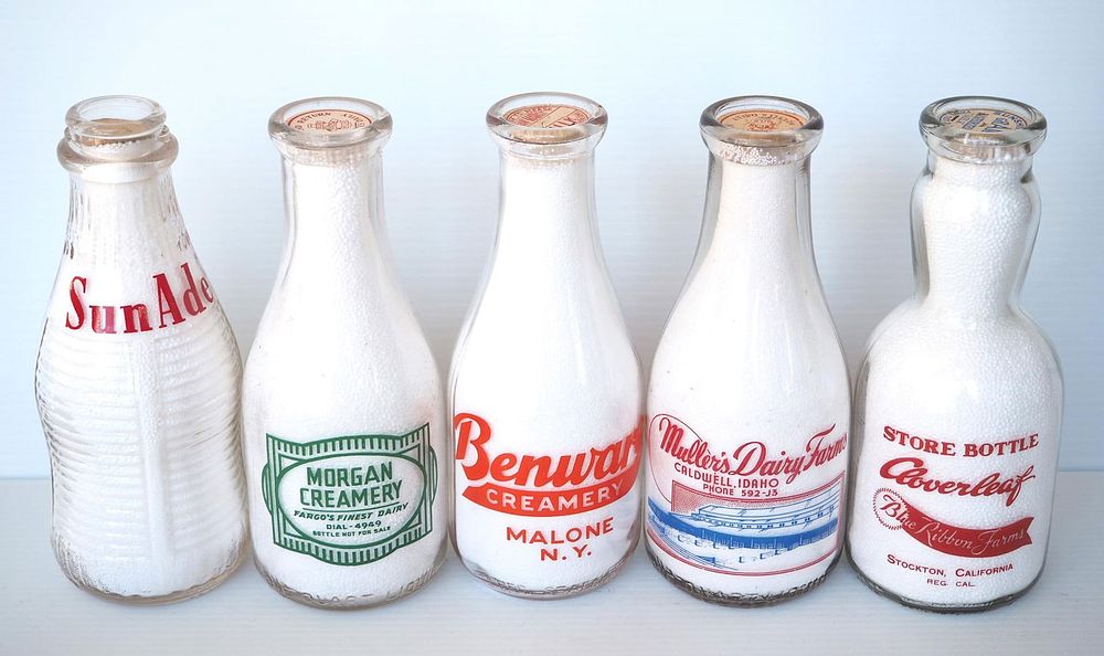 Lot 761: (5) 1 quart milk bottles