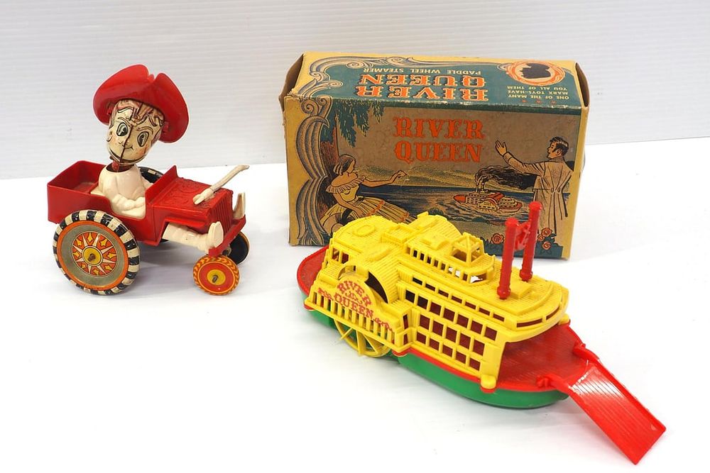 Lot 2264: Marx plastic River Queen paddle wheel steamer