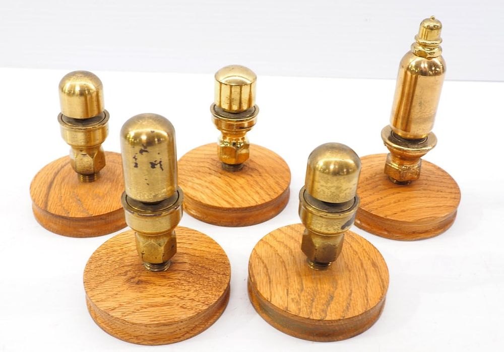 Lot 2344: (5) Caboose steam whistles, one is Lunkenheimer, all 1"dia. from 1.5" to 4.5"H