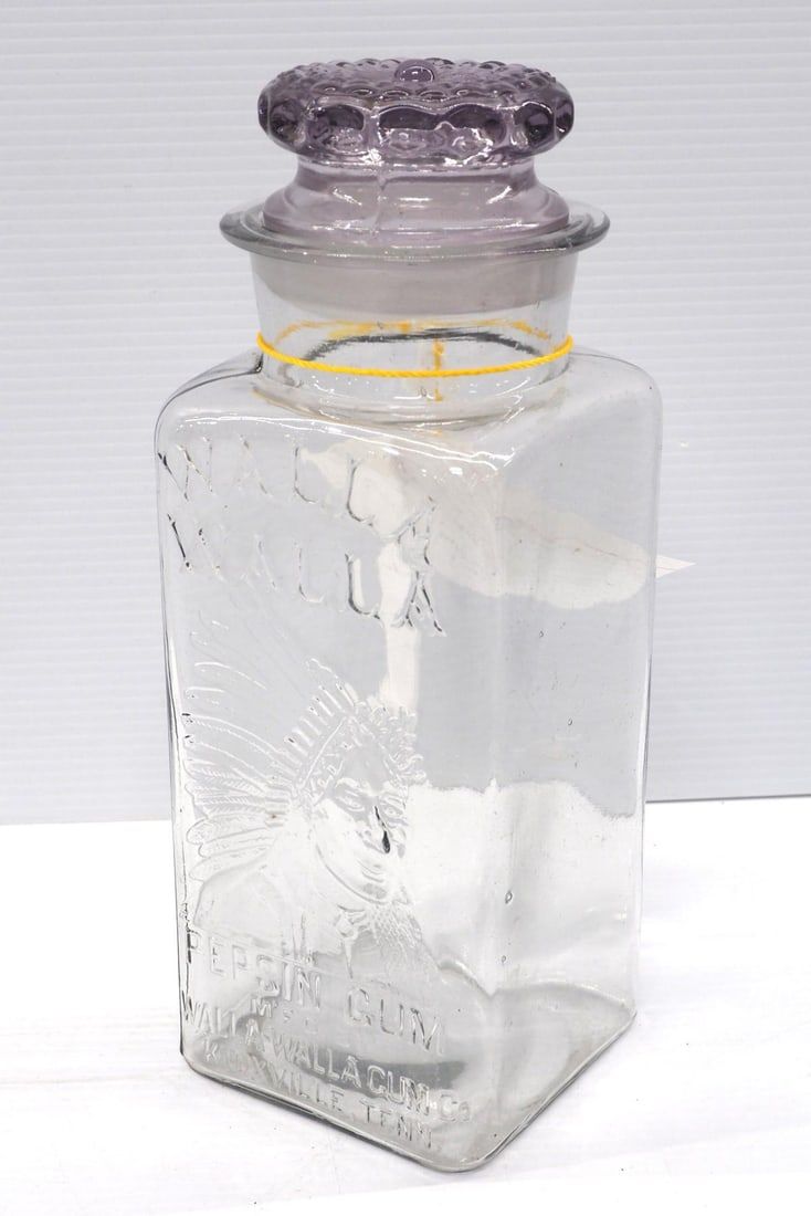 Lot 2371: "Walla Walla" Pepsin Gum canister with lid