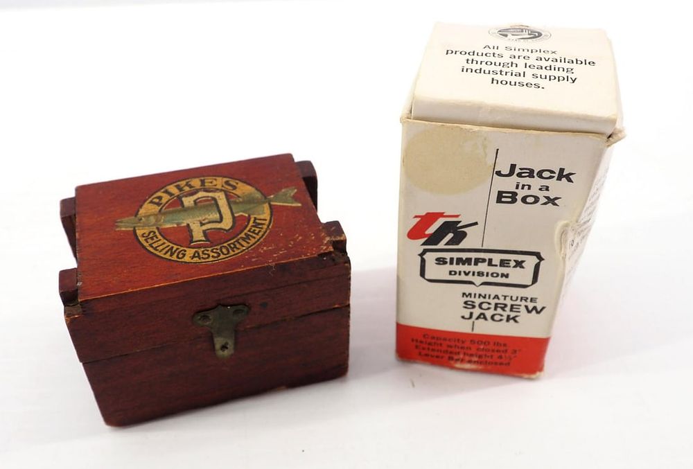 Lot 1003: (2) Salesman samples
