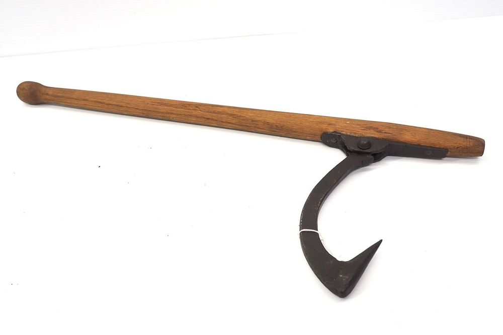 Lot 1018: Child-size kant hook
