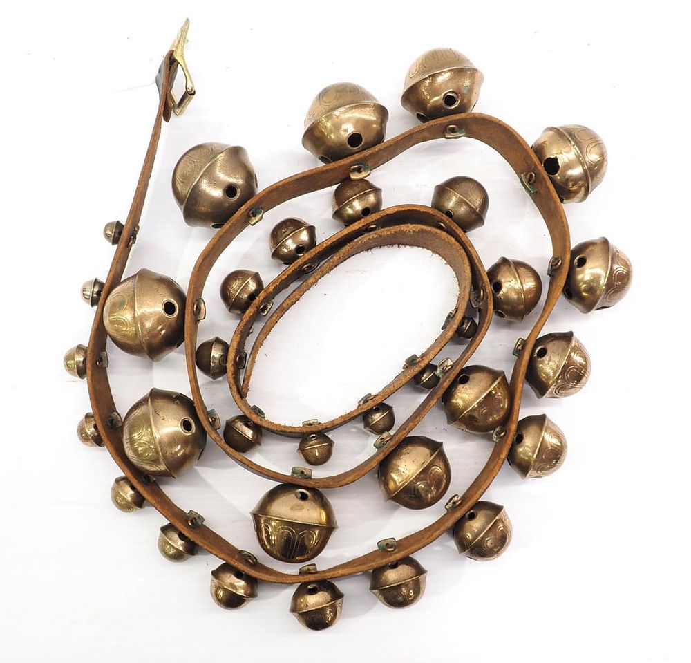 Lot 1142: Leather strap of graduated sleigh bells