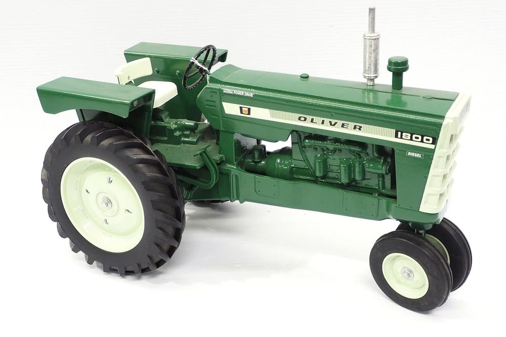 Lot 1181: Scale Models 1/8 scale Oliver 1800 NF Tractor