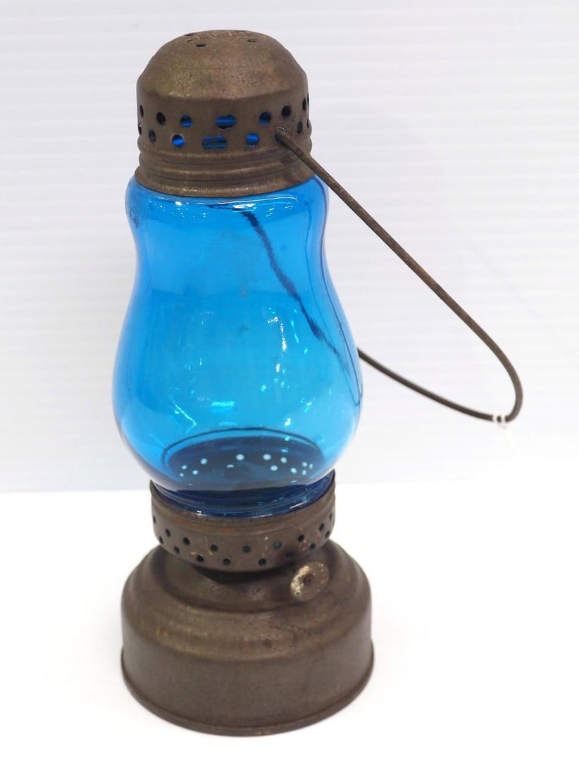 Lot 1185: Skaters lantern with RARE blue globe