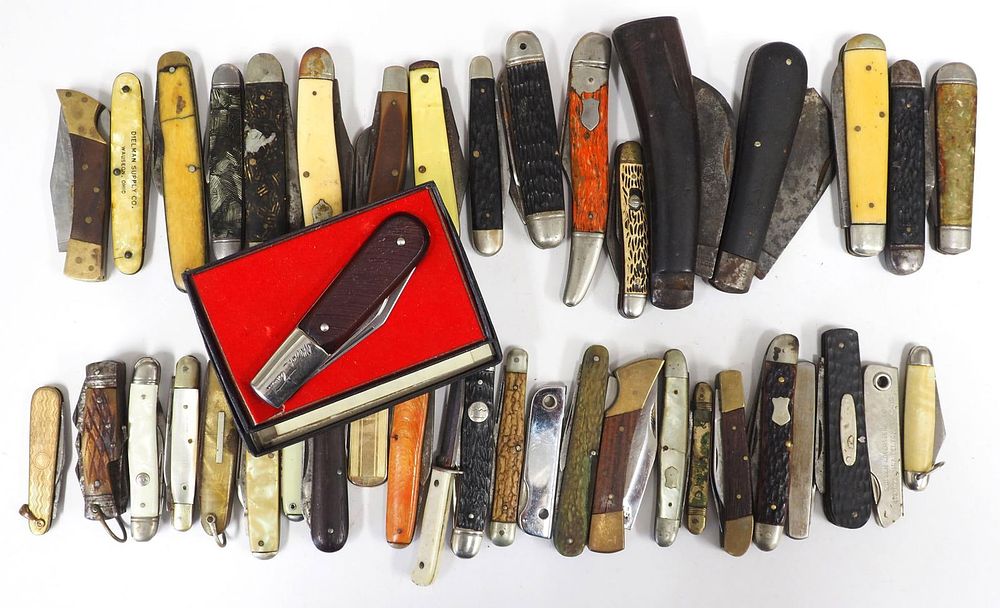 Lot 1239D: (30+) Assorted pocket knives