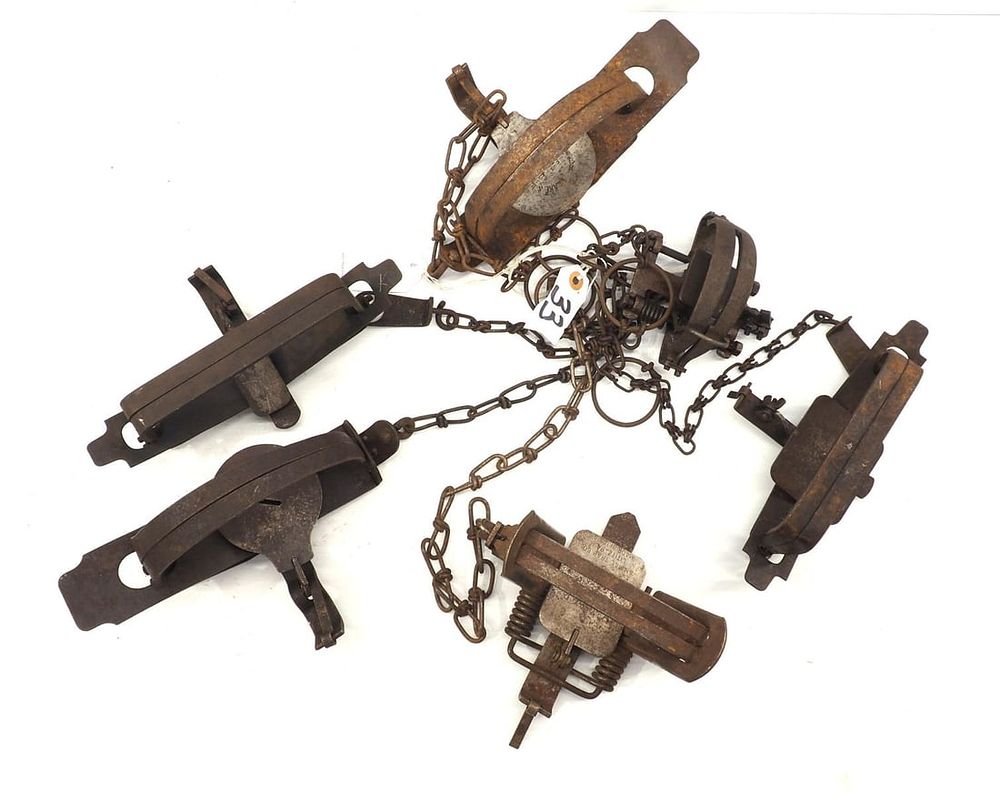 Lot 1246: 6 Assorted traps