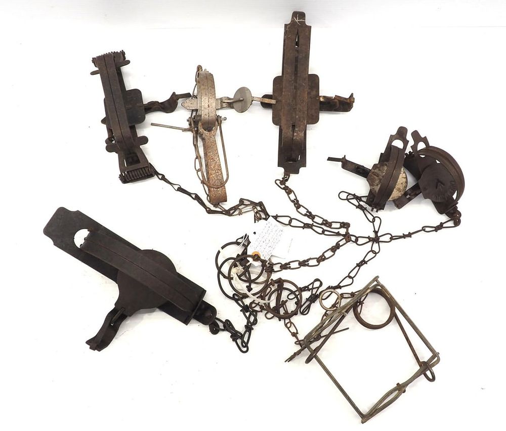 Lot 1306: 7 Assorted traps