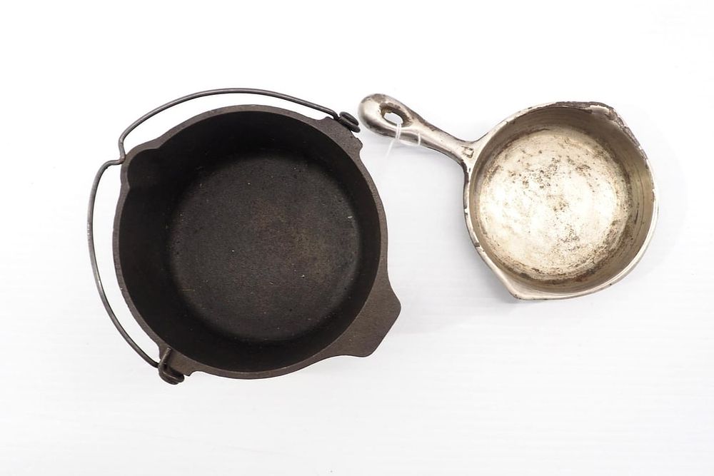 Lot 1335: Griswold cast iron skillet and deep patty bowl