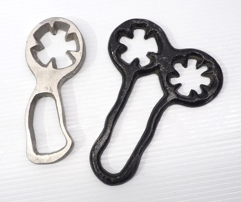Lot 1563: Pair of cast aluminum hand shellers