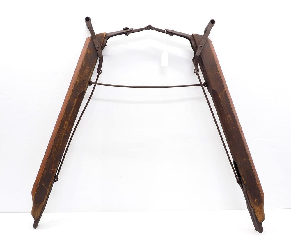 Lot 1602: 2-row hand planter
