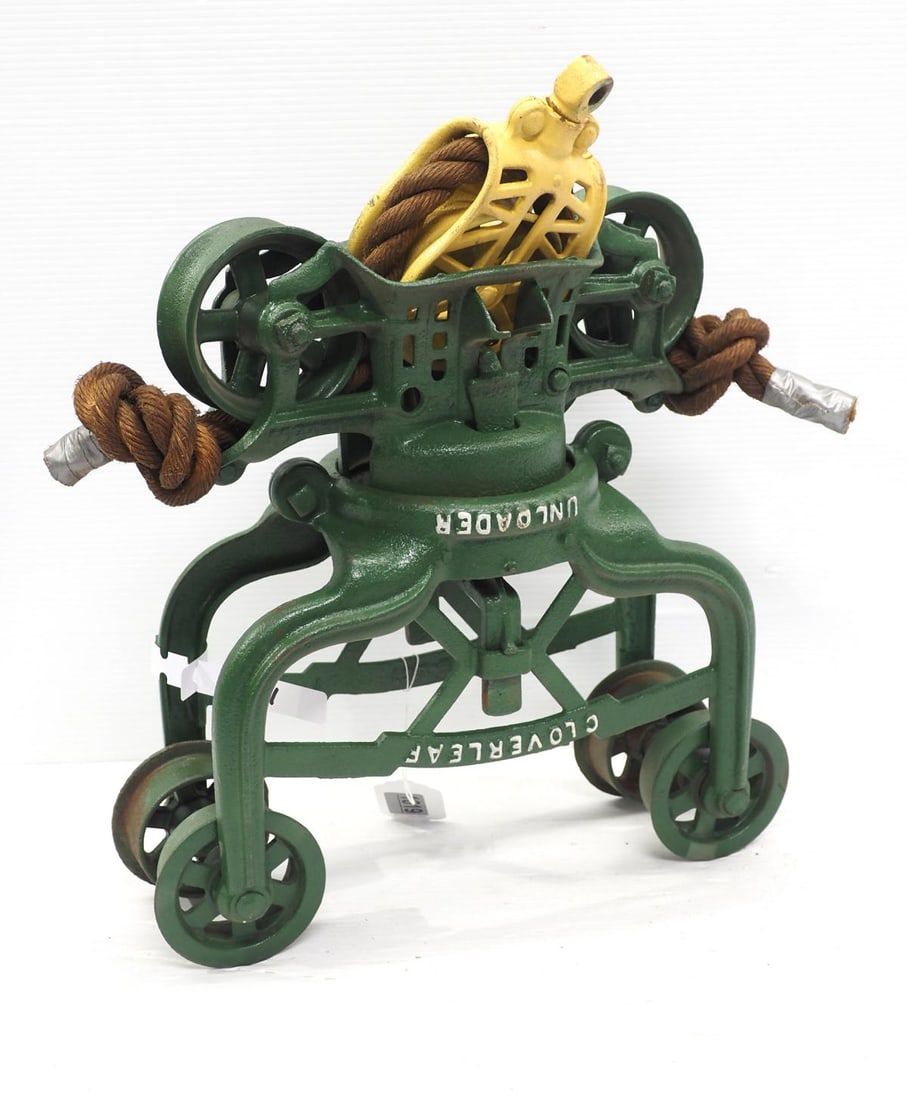 Lot 1619: Cloverleaf wood beam hay car