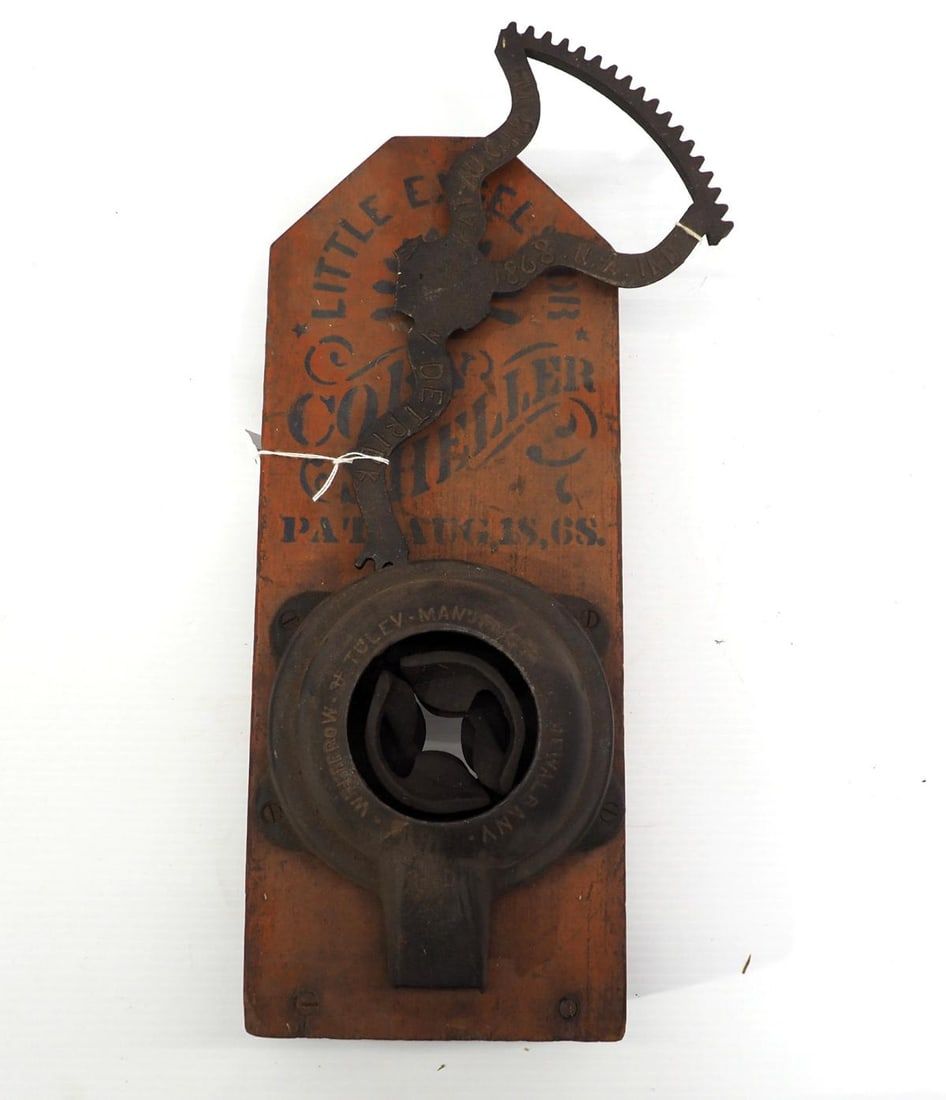 Lot 1669: Whiterow Tuley Mfg. Little Excelsior corn sheller