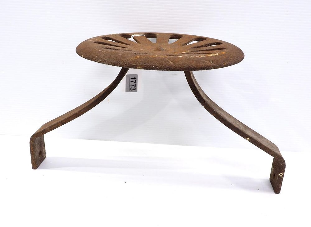 Lot 1773: Plain round cast iron planter seat with bracket