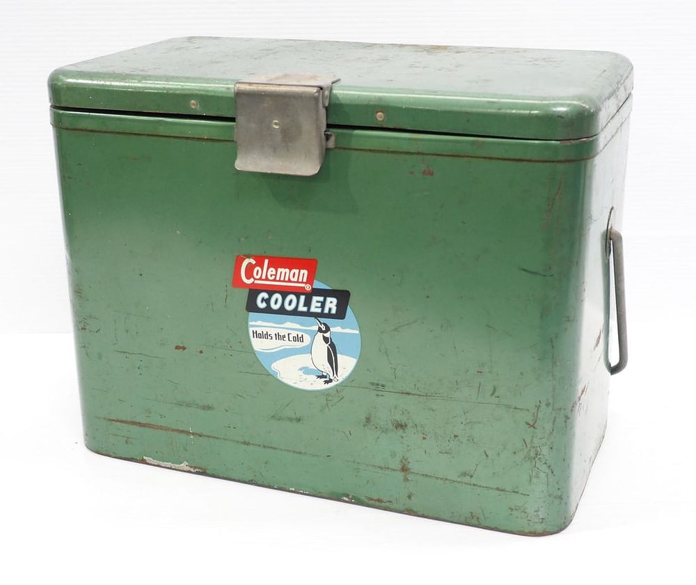 Lot 665: Coleman small Penguin Cooler