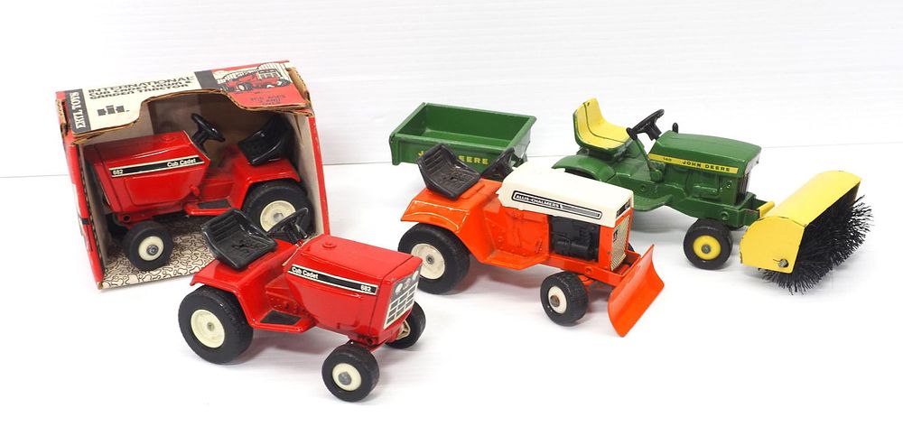 Lot 2: (4) Lawn & Garden Tractors