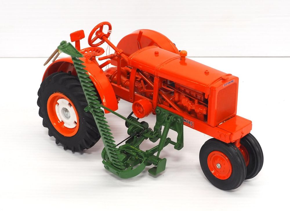 Lot 25: Allis Chalmers Tractor with Mower