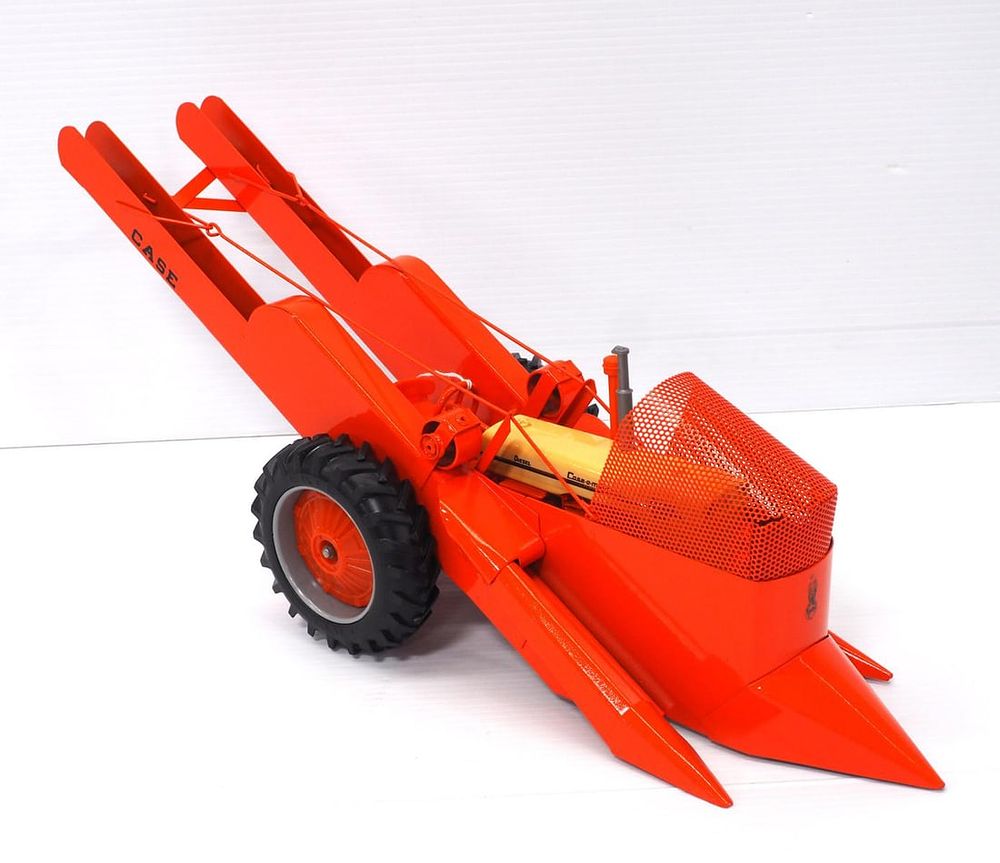 Lot 26: Ertl Case 800 Case-O-Matic