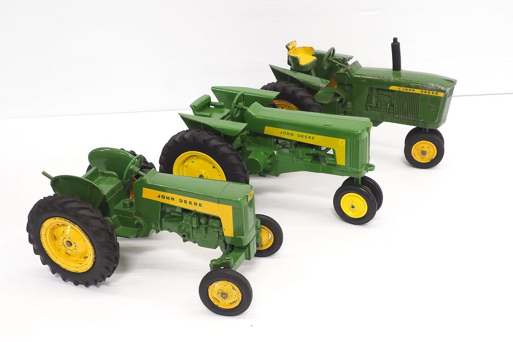 Lot 39: (3) John Deere Tractors