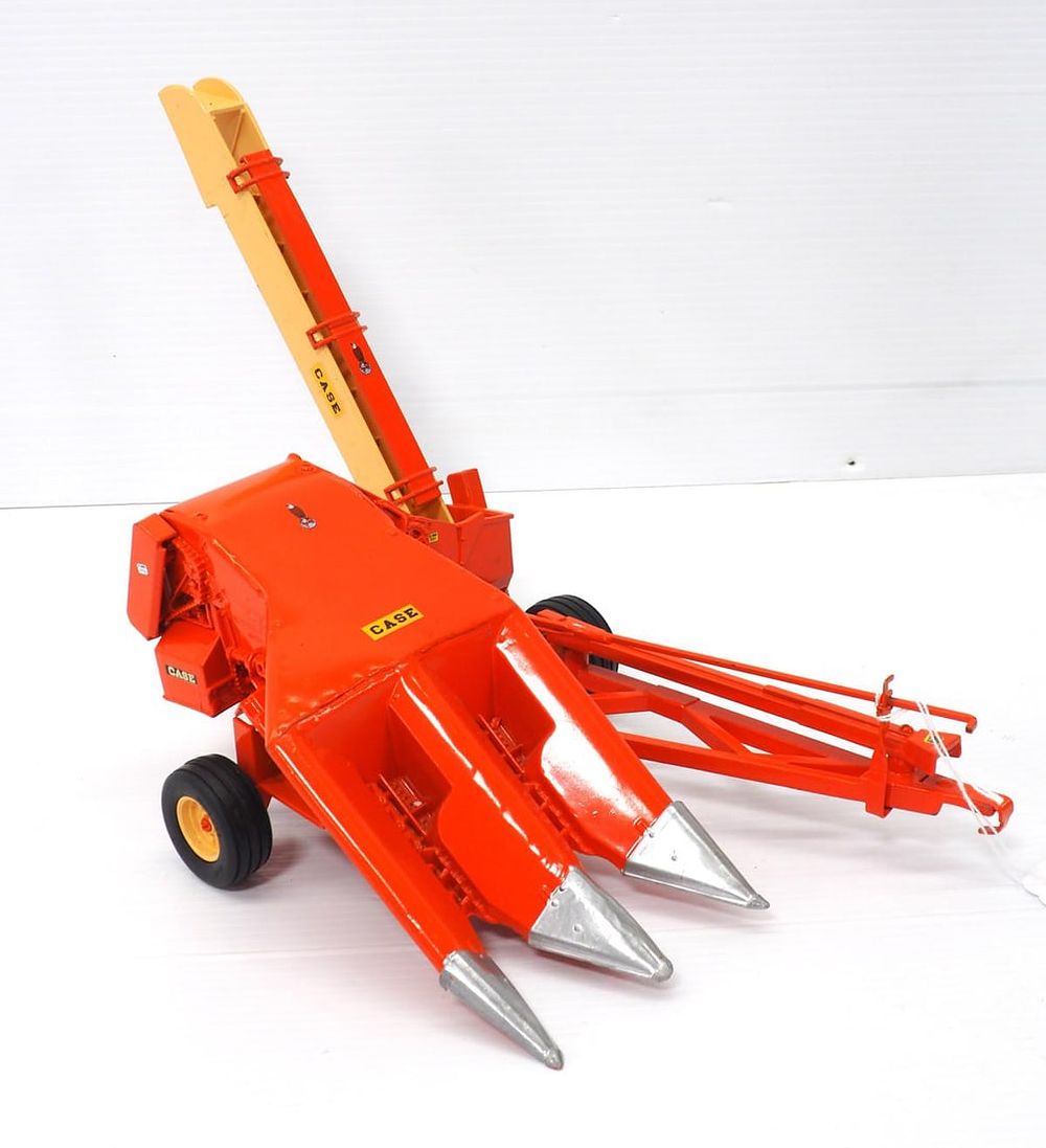 Lot 46: Ertl Case Pull-Behind 2-Row Picker