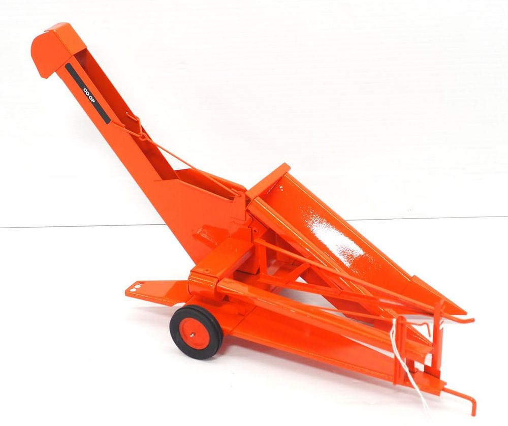Lot 95: Custom Co-op Pull-Behind 1-Row Picker