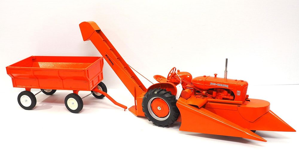 Lot 180F: Allis Chalmers WD45, 2-row picker, wagon